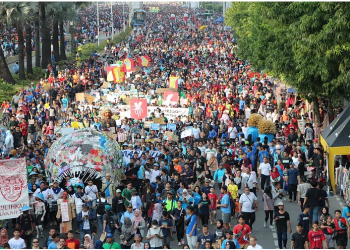 MONSTER PLASTIK MUNCUL DAN ANCAM BUMI