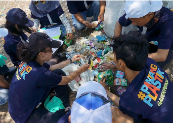 Merespon Permasalahan Sampah Plastik di Perairan Kita a