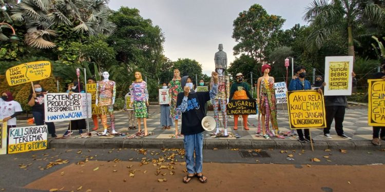 Peringatan Hari Bumi Sedunia: Selamatkan Manusia Dari Sachet
