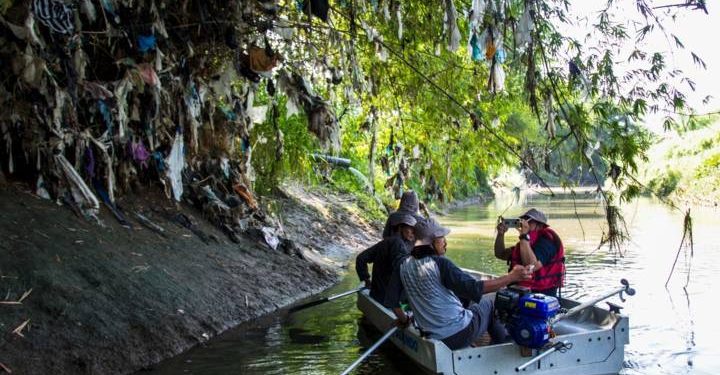 Somasi untuk Para Gubernur Sebagai Tanggung Jawab Krisis Kualitas Air Sungai dan Sampah Plastik di Jawa