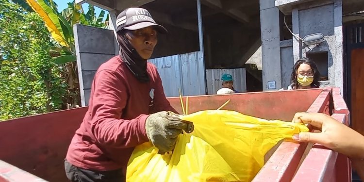Unjuk Rasa Petugas Sampah di Paris, Seberapa Jauh Kepedulian Kita Terhadap Kesejahteraan Mereka?