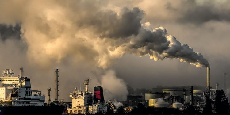 Menelusuri Jejak Karbon dari Produksi Plastik