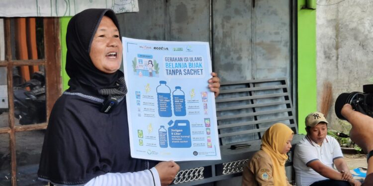 Kurangi Plastik Sachet, Komunitas Wadulink Buka Toko Isi Ulang Welink