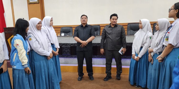 Hari Anak Sedunia, ECOTON Bersama Forum Anak Gresik Datangi Ketua DPRD Kabupaten Gresik