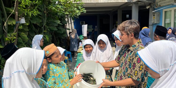 Peringati Hari Lingkungan Hidup Sedunia, SD Alami Driyorejo Launching Buku