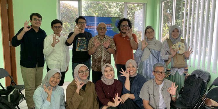 AGUNI dan AZWI Dorong Sistem Guna Ulang Jadi Solusi Hulu Atasi Krisis Sampah Plastik di Indonesia